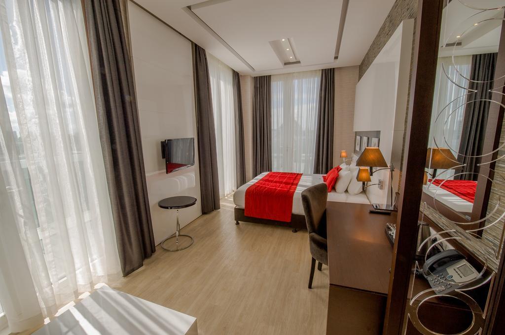 Large Penthouse Suite Terrace City View
